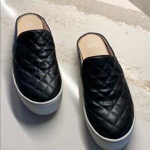 Nordstrom BP black leather slide on shoes